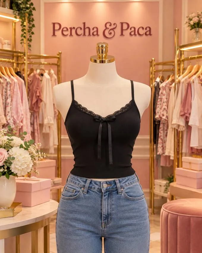 Tiritas negro con lazo en la vitrina de Percha & Paca