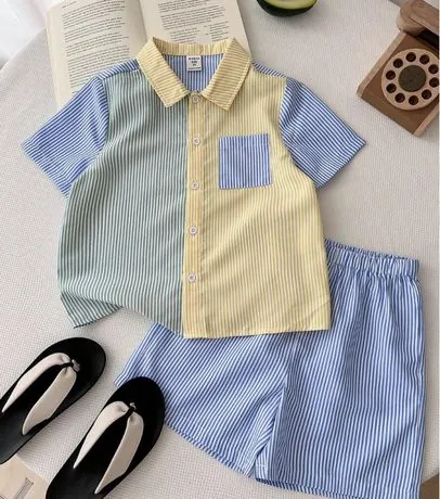 Foto original de Camisa en bloques y short