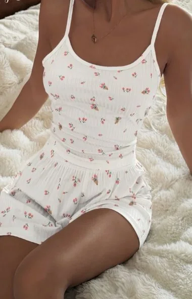 Foto original de Set blanco con florcitas