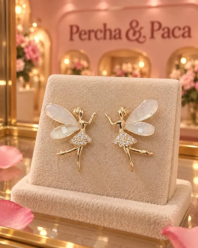 Aretes hada bailarina en la vitrina de Percha & Paca