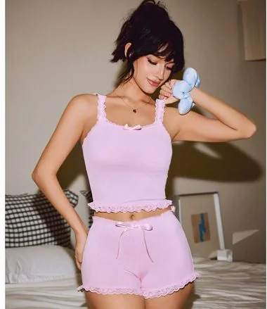Foto original de Set rosa con vuelitos
