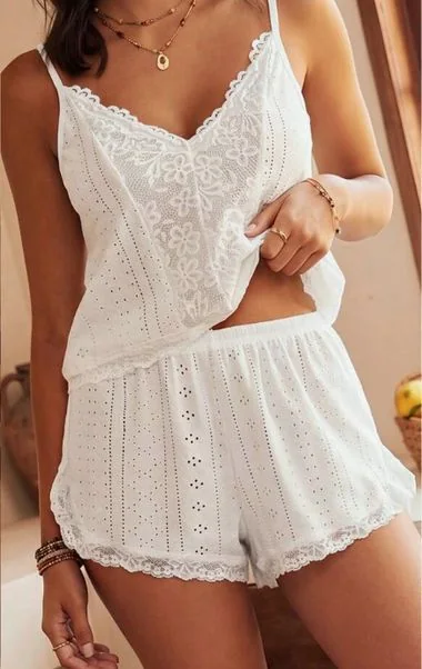 Foto original de Set blanco calado con encaje